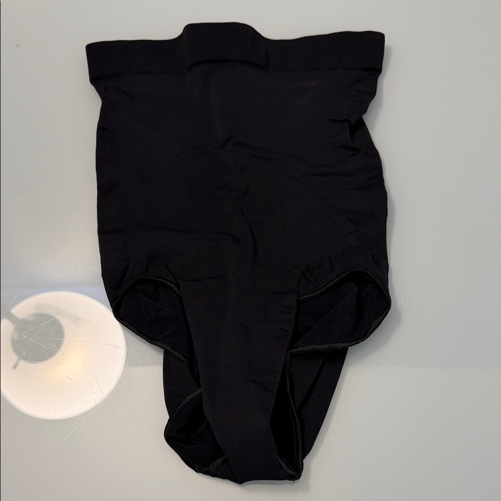 NWOT SKIMS High Waisted BBL Briefs